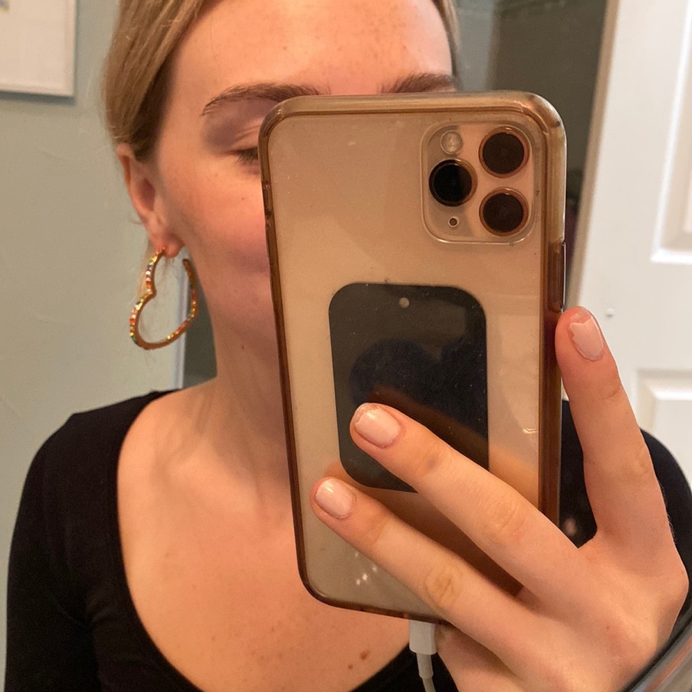 Heart-shaped rhinestone earrings